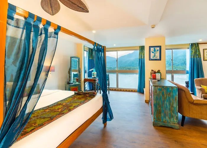 Central hotel: Ganga Kinare- A Riverside Boutique Resort, Rishikesh