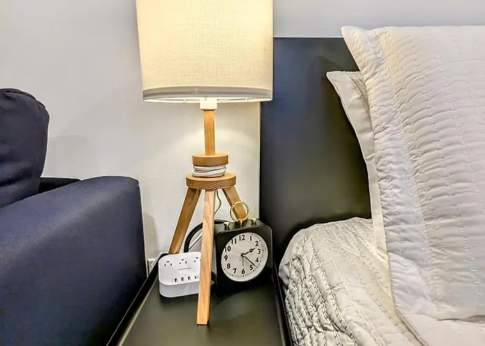Private Suite Close To The Airport & Food Scene!