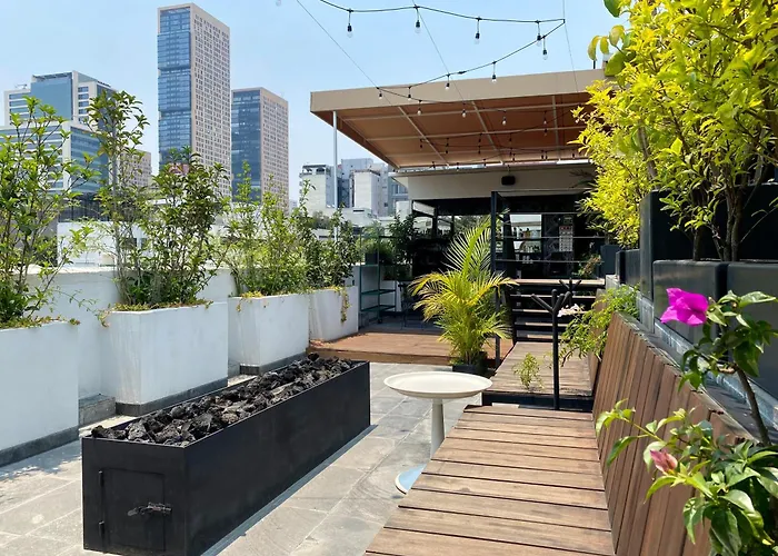 Resort: Pug Seal Polanco Anatole France