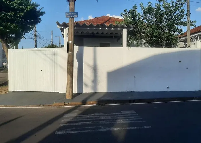 Aconchegante Microcasa Banheiro Privativo e Garagem Compartilhada