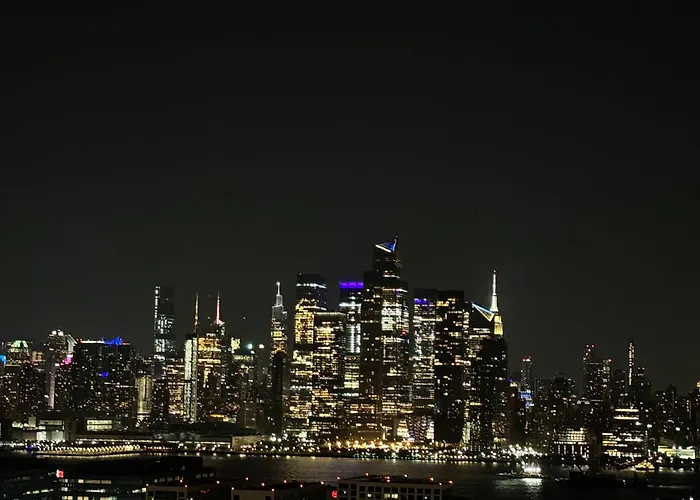 Sunny Apt By The Park Mins Away From Midtown New York