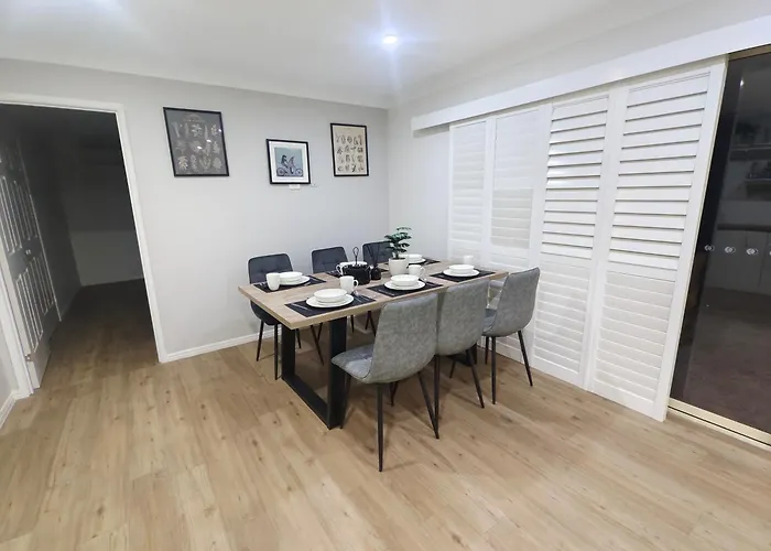 Luxury 3 Bedroom House Near Emp