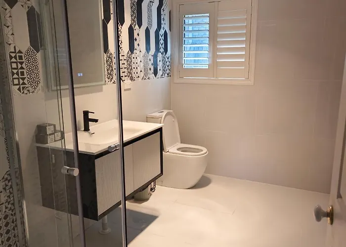 Luxury 3 Bedroom House Near Emp