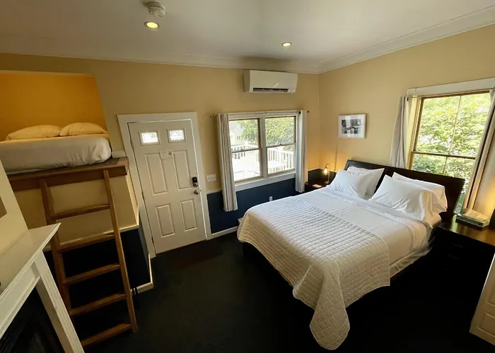 B&B only: Brasswood Inn