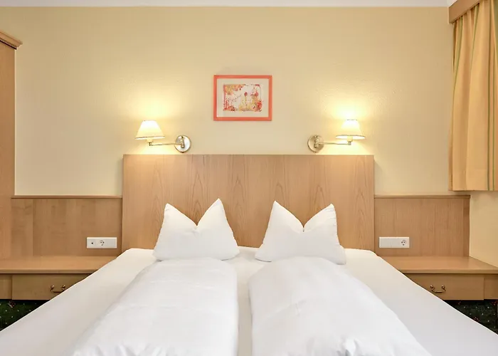 Golf hotel: Riders In