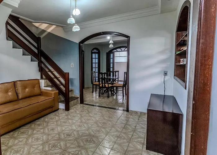 Quarto Com 2 Camas De Casal Banheiro Privado
