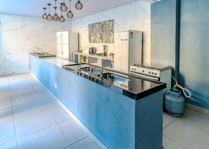 Quarto Com 2 Camas De Casal Banheiro Privado