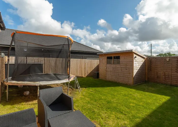 Modern Spacious 3 Bedroom House In Canterbury With En Suite And Free Parking Perfect For Contractors & Families