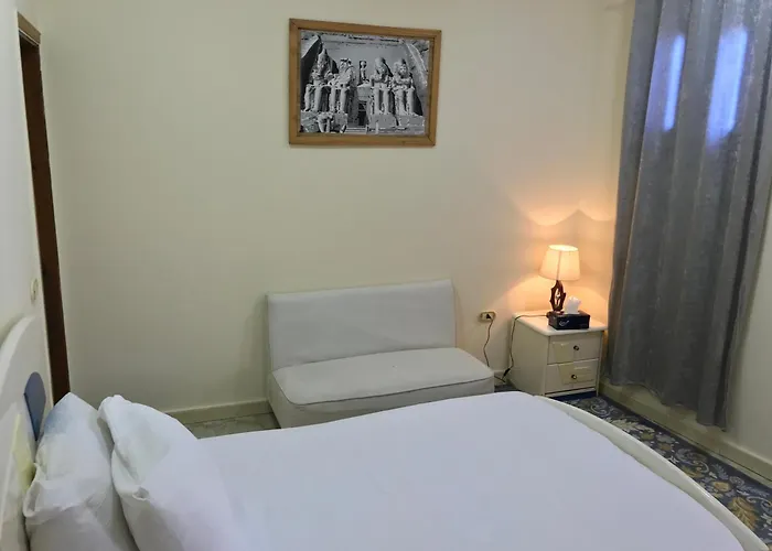 Sakkara Pyramid Inn Hotel