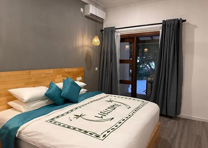 Dhigurah Beach Inn
