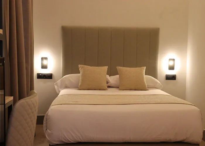 Hotel cerca del colegio: Hostal La Rúa-Montera