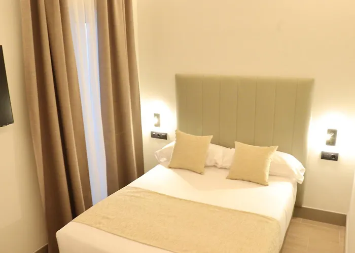 Hotel cerca del colegio: Hostal La Rúa-Montera