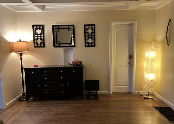 Spacious Bright Room In Prime Silicon Valley Location