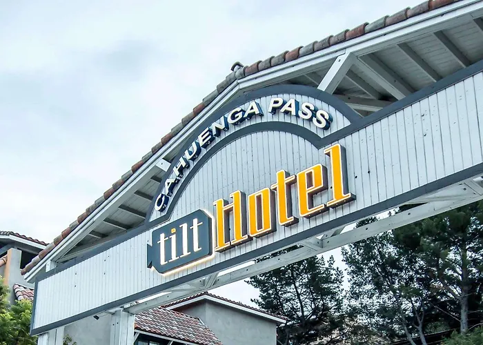 Tilt Universal-Hollywood, An Aga Collection