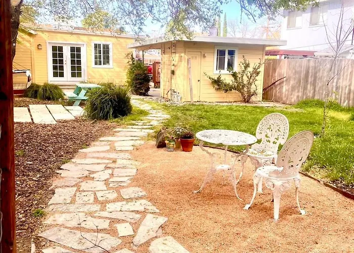2 Private Bedroom Suites With Hot Tub