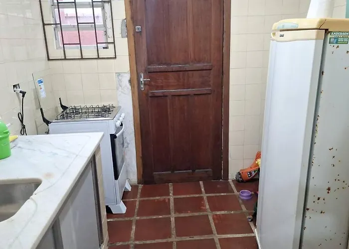 Quarto Para Quatro Pessoas A Duas Quadras Da Praia - Balneario Saint Etienne - Matinhos