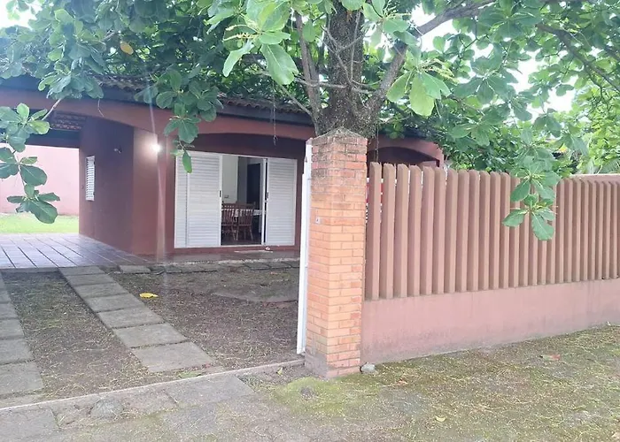 Quarto Para Quatro Pessoas A Duas Quadras Da Praia - Balneario Saint Etienne - Matinhos