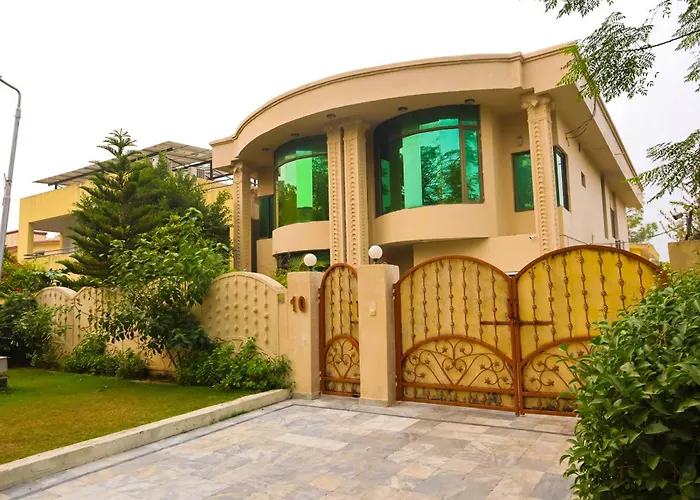 Cheap hotel: Premier Inn Guest House