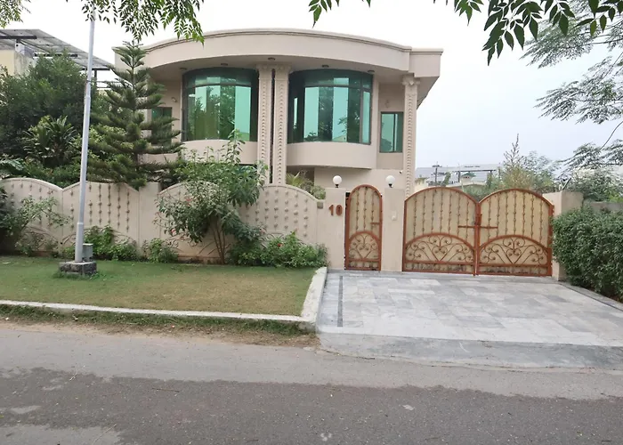 Cheap hotel: Premier Inn Guest House