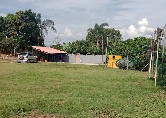alugo quarto com 1 cama casal e 2 solteiro