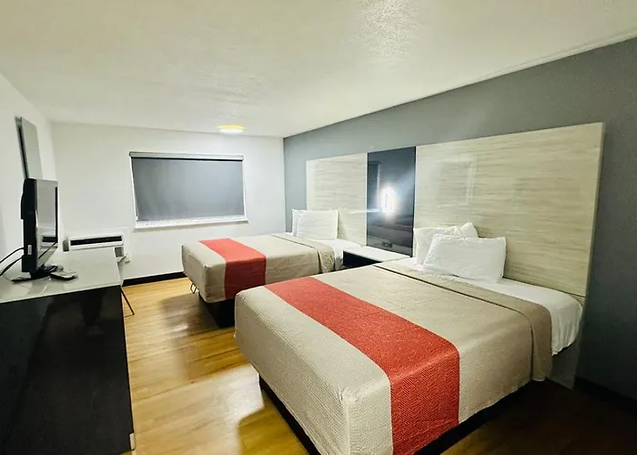 Family Hotel: Evergreen Inn & Suites Portland (Adults Only)