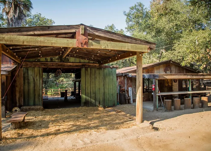 Historic Temecula Ranch Retreat - Sleeps 12 - 5 Acres Under Ancient Oaks