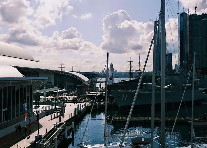 Сity center hotels Metro Apartments On Darling Harbour