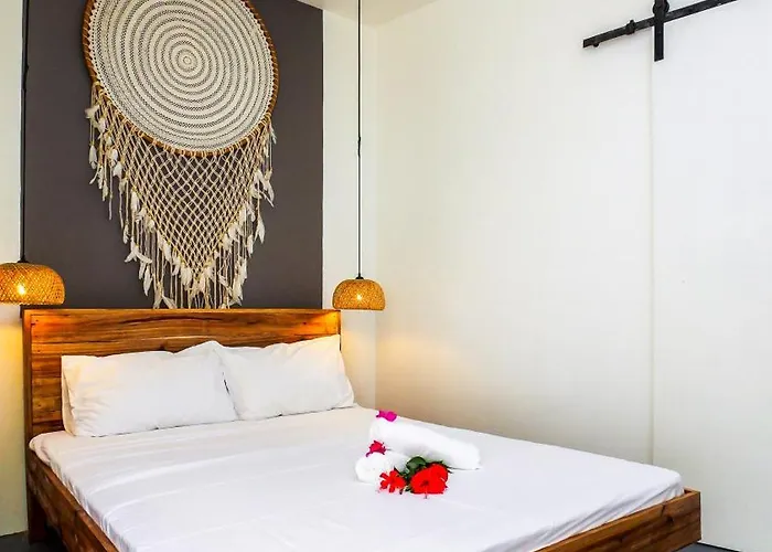 Sip Sunset Hostel And Lounge