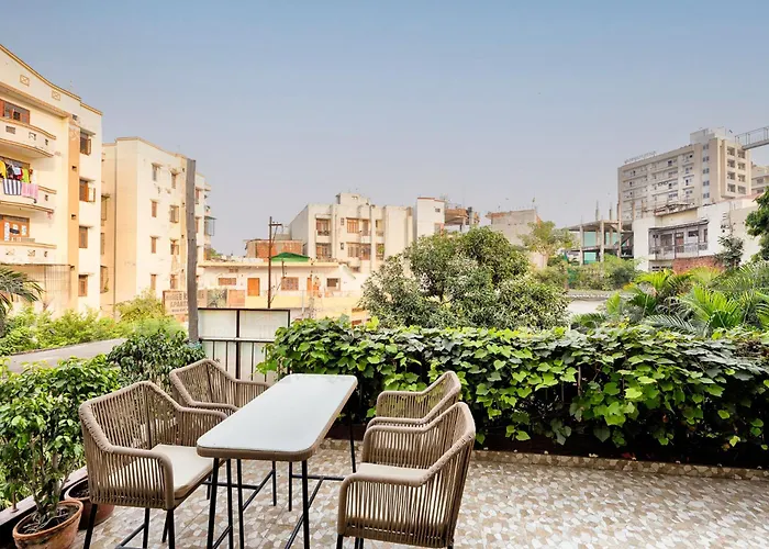 The Hostels International Travellers' By Ith Stays