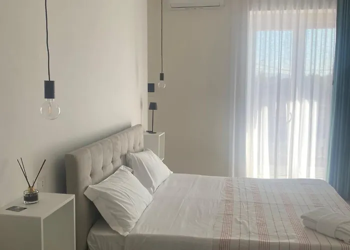 Hyria Rooms