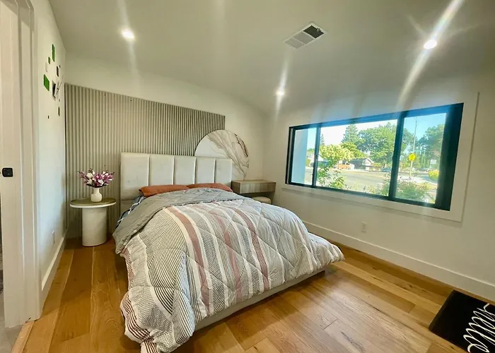 Cozy 1 Evergreen Guest House