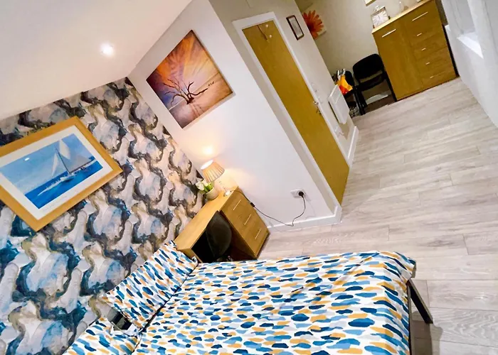 Room In Studio - One Studio Bradford City Center