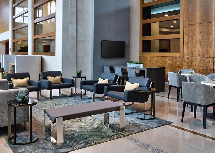 Hotel with Tennis: Wyndham Atlanta Buckhead Hotel & Conference Center