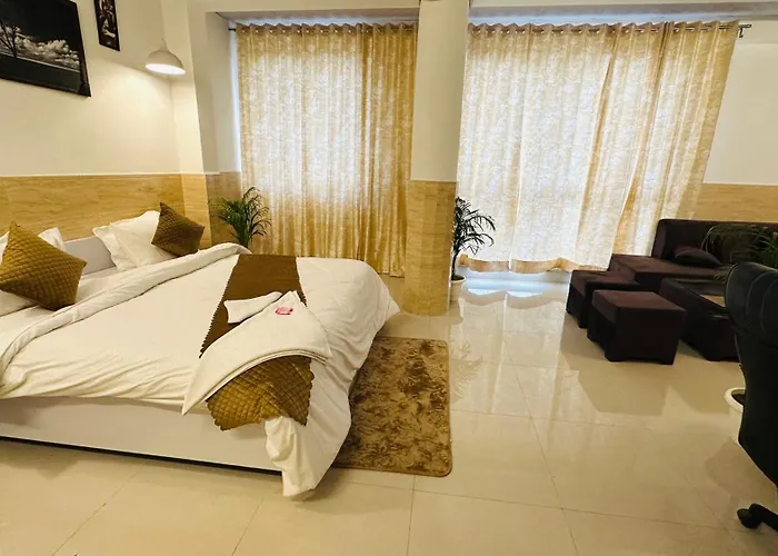 Pet Friendly hotel: Dr White House - Noida Sector 18