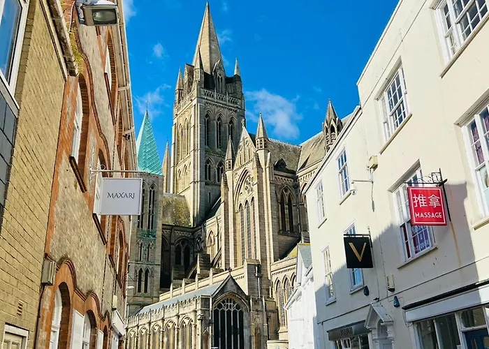 Private Double Room With Ensuite, No Breakfast, Truro City Centre