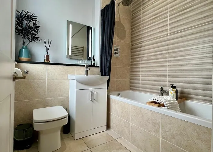 Private Double Room With Ensuite, No Breakfast, Truro City Centre
