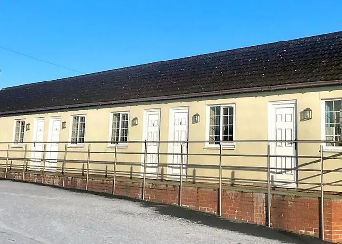 Family Hotel: The Manor Inn Pub And Steakhouse, Fridaythorpe, Driffield