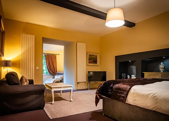 B&B only: Six Brunton Place Guest House