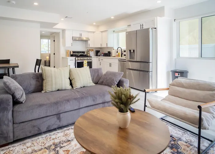 Cozy La Retreat Near Usc Steps To Koreatown & Downtown