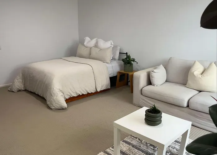 Cozy Studio With Private Entrance & Ensuite