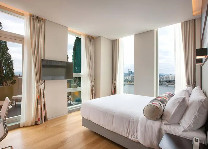 Pet Friendly hotel: Aloft Seoul Gangnam