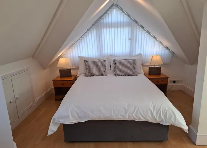 Beach hotel: Panorama House - 400M From Sandbanks Beach