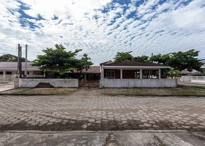 Memora Guesthouse Pontal do Paraná - Casa inteira ou Quartos a duas quadras da praia e próxima a Ilha do Mel