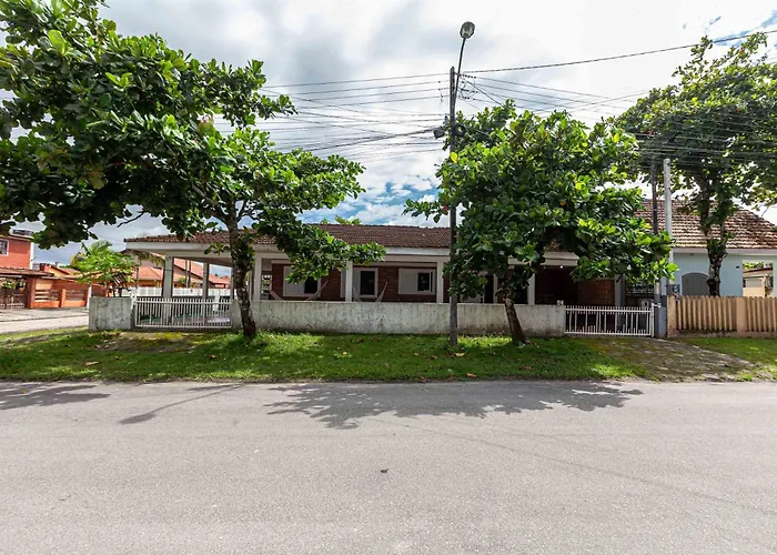 Memora Guesthouse Pontal do Paraná - Casa inteira ou Quartos a duas quadras da praia e próxima a Ilha do Mel