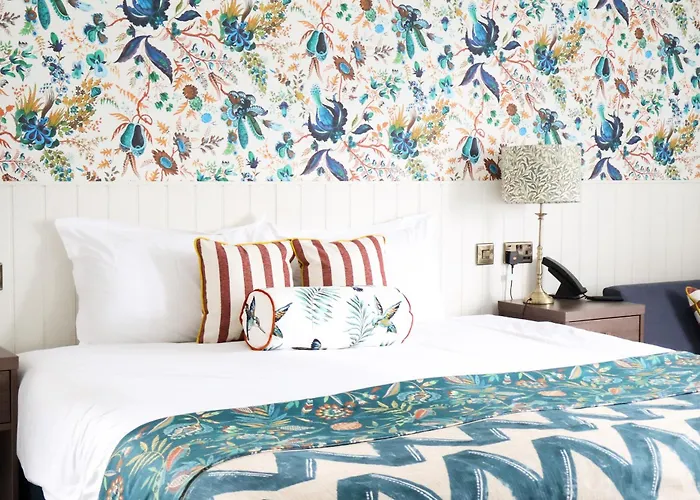 Luxury hotel only: Hotel Collingwood BW Signature Collection