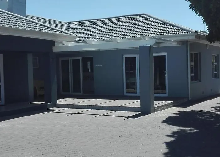 Beach hotel: Garden Gate Guest House