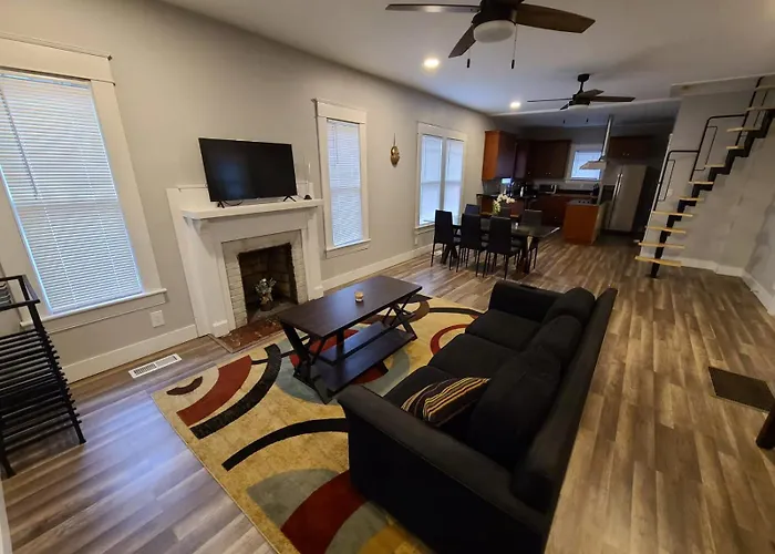 Next To Downtown Greensboro Bungalow Rooms