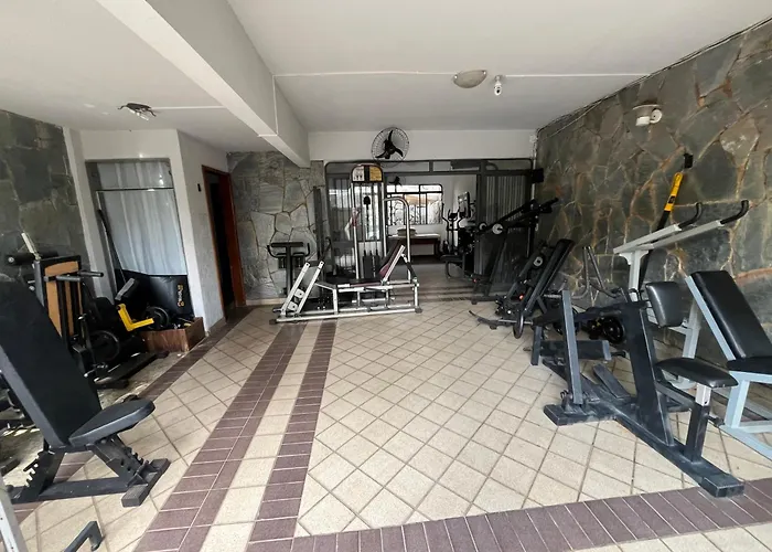 Quartos Quintal Bueno! Com ar, tv e internet no melhor bairro de Goiânia! Perto do Goiânia Shopping, Parque Areião Hospital Premium Mater Dei OVG Vaca Brava Marista Campo do Goiás!