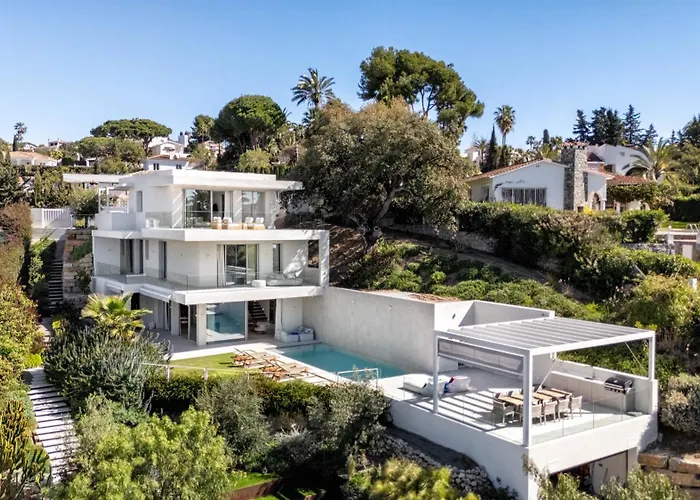 Chalet: Luxury Villa Alma Pool, Garden & Parking