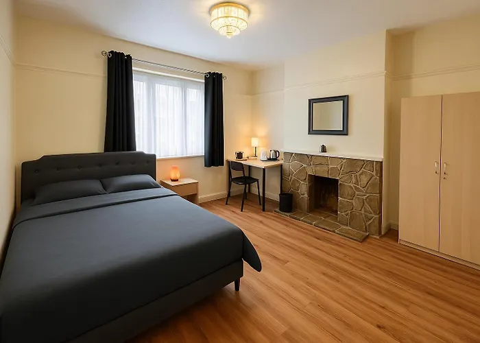 Cosy Double Room In Harrow & Wealdstone - Desk,Fast Free Wi-Fi,Near Station - 15 Mins By Train To Wembley Central & Euston